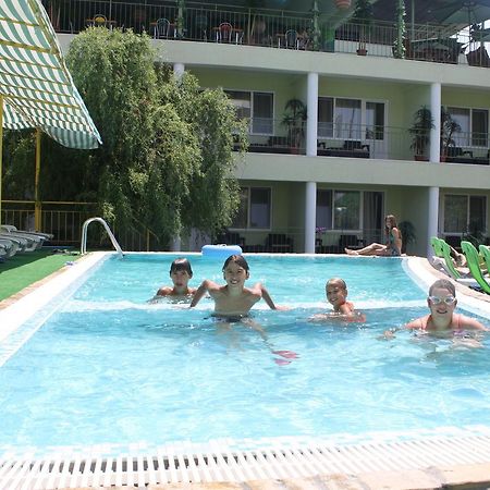 زاتوكا Green Hotel-Club المظهر الخارجي الصورة